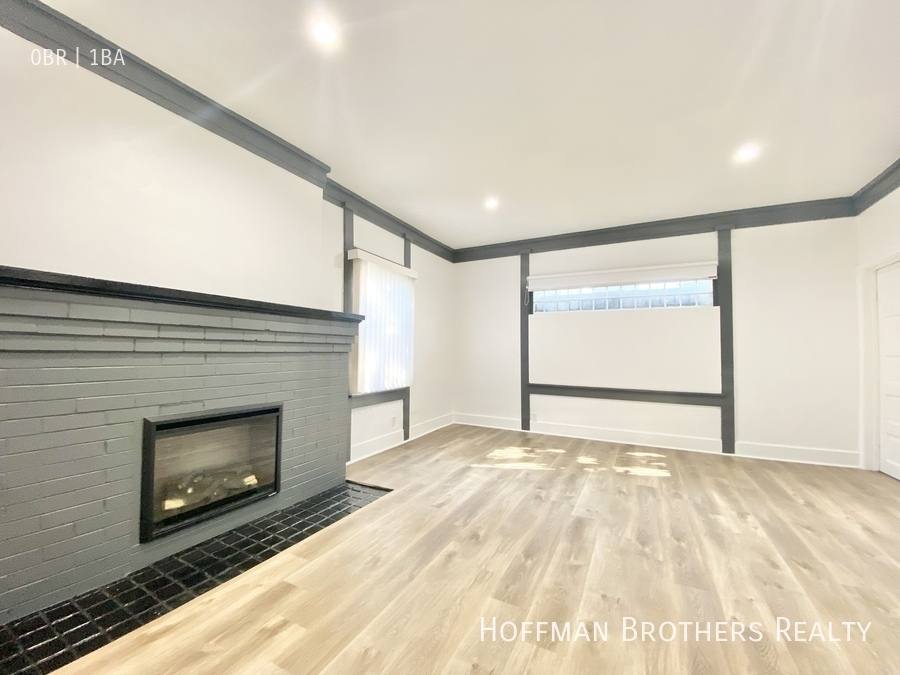Apartment for rent at 2360 W Washington Blvd #202, Los Angeles, CA 90018