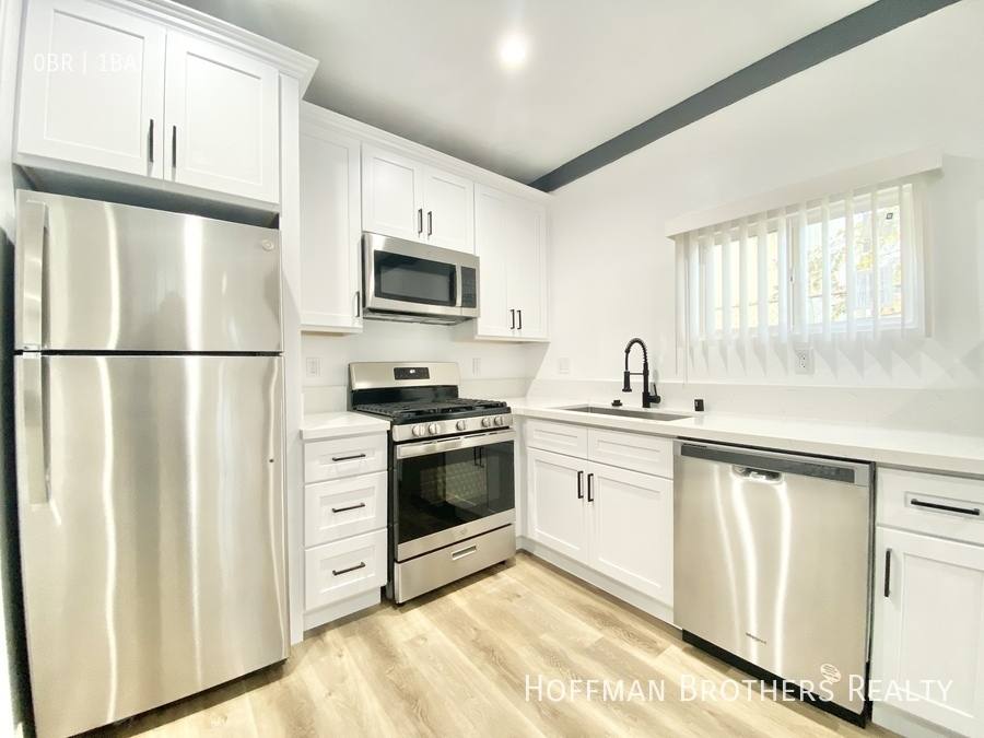 Apartment for rent at 2360 W Washington Blvd #202, Los Angeles, CA 90018