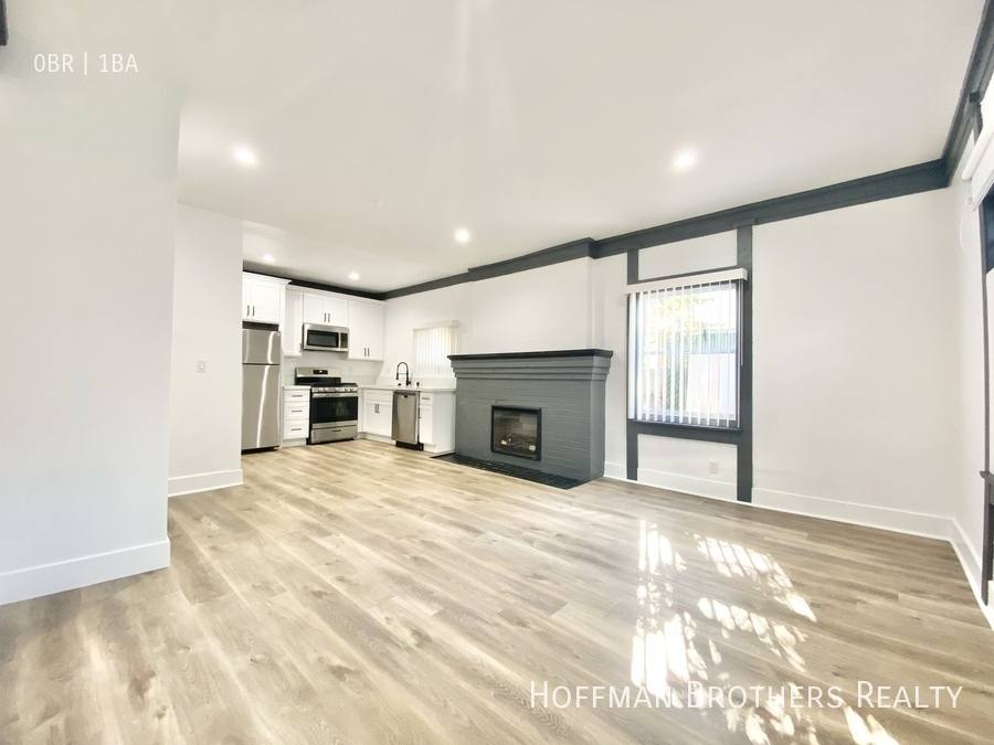 Apartment for rent at 2360 W Washington Blvd #202, Los Angeles, CA 90018