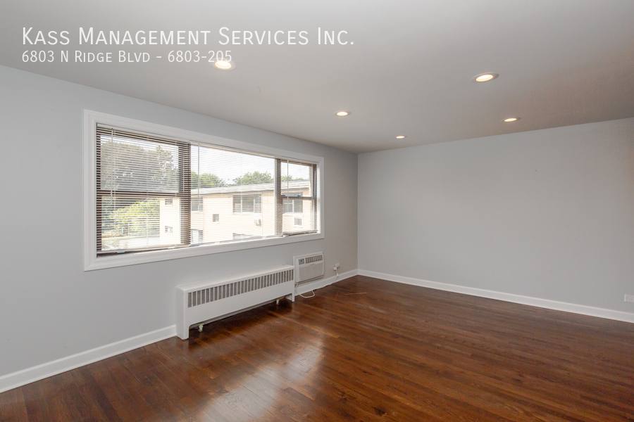 Apartment for rent at 6803 N Ridge Blvd #205, Chicago, IL 60660