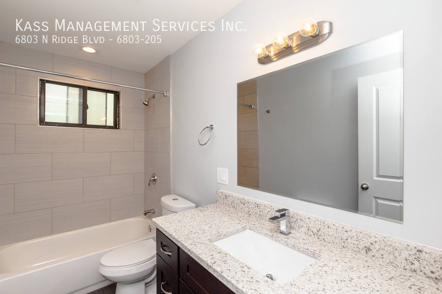 Apartment for rent at 6803 N Ridge Blvd #205, Chicago, IL 60660