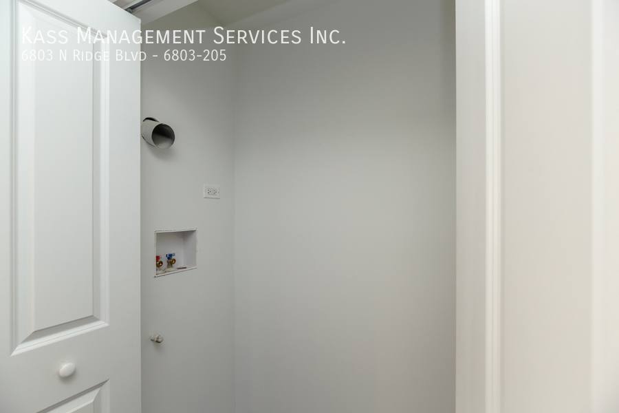 Apartment for rent at 6803 N Ridge Blvd #205, Chicago, IL 60660