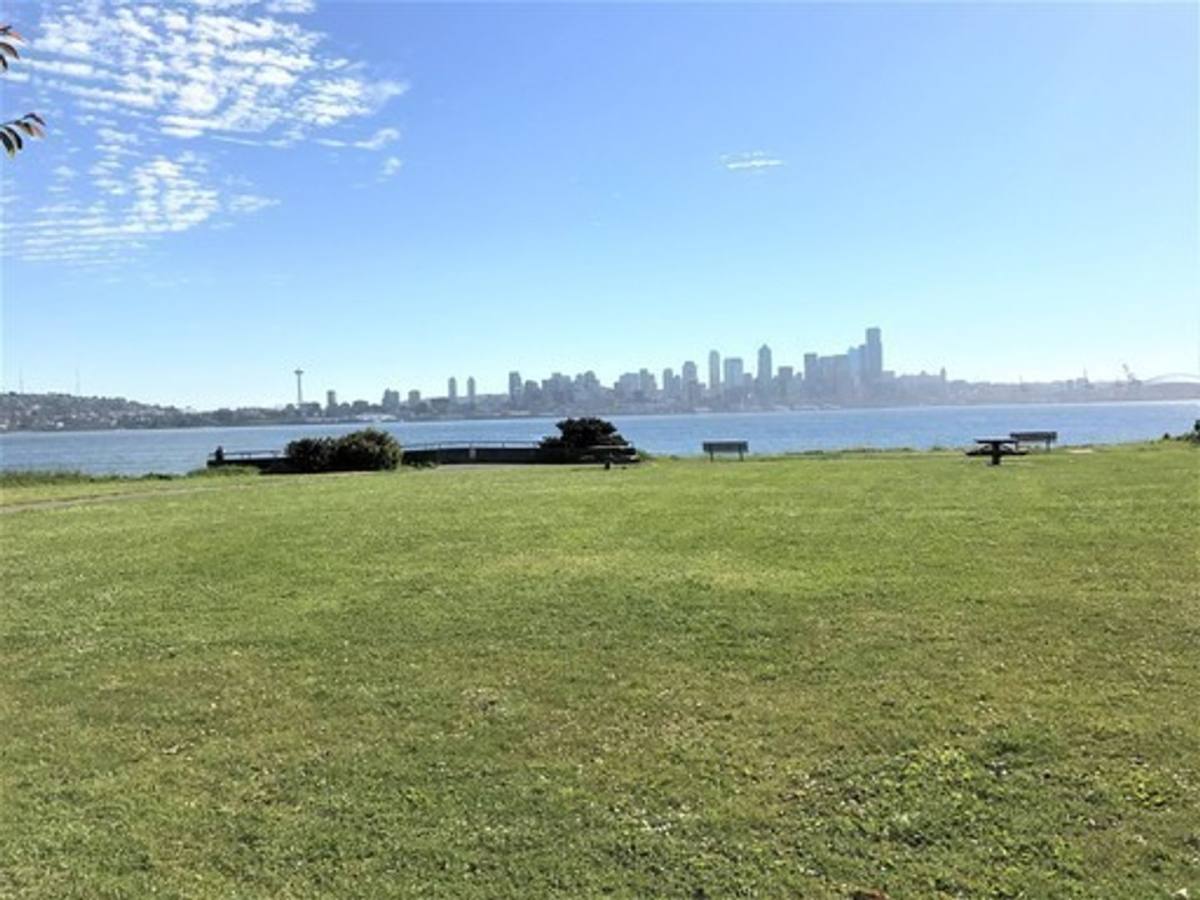 Apartment for rent at 2425 Harbor Ave SW, Seattle, WA 98126