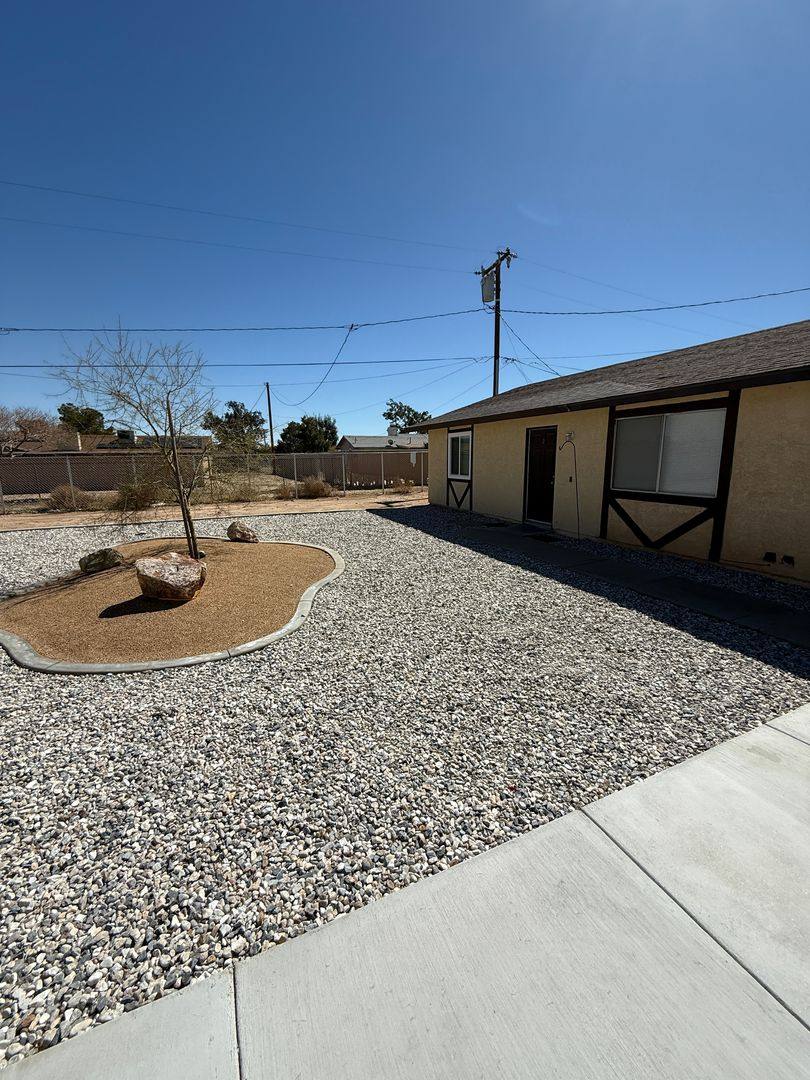 Apartment for rent at 12363 Redwing Rd, Apple Valley, CA 92308