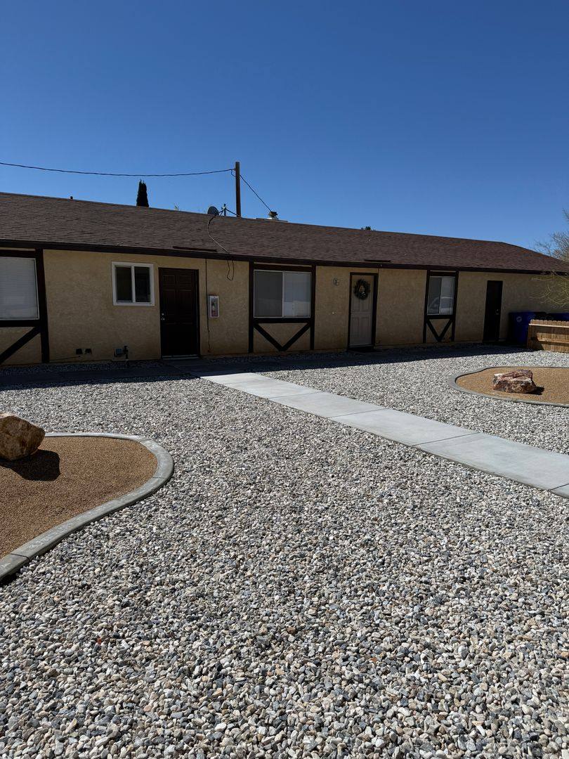 Apartment for rent at 12363 Redwing Rd, Apple Valley, CA 92308