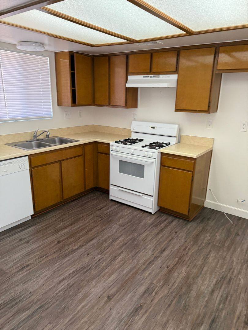 Apartment for rent at 12363 Redwing Rd, Apple Valley, CA 92308