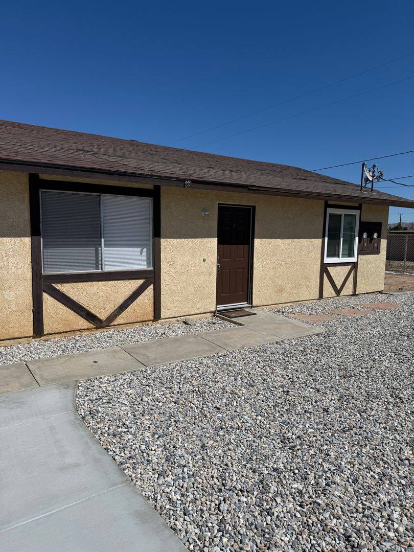 Apartment for rent at 12363 Redwing Rd, Apple Valley, CA 92308