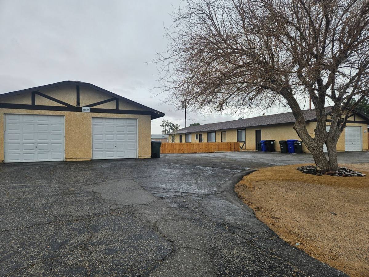 Apartment for rent at 12363 Redwing Rd, Apple Valley, CA 92308
