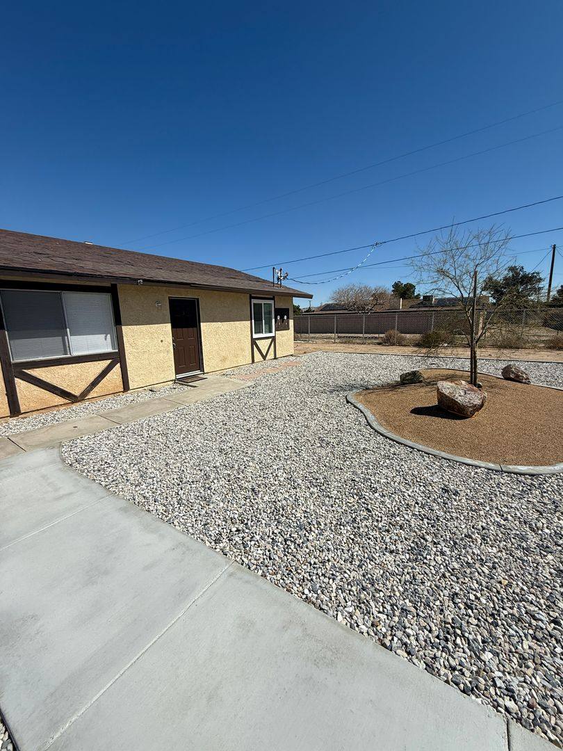 Apartment for rent at 12363 Redwing Rd, Apple Valley, CA 92308