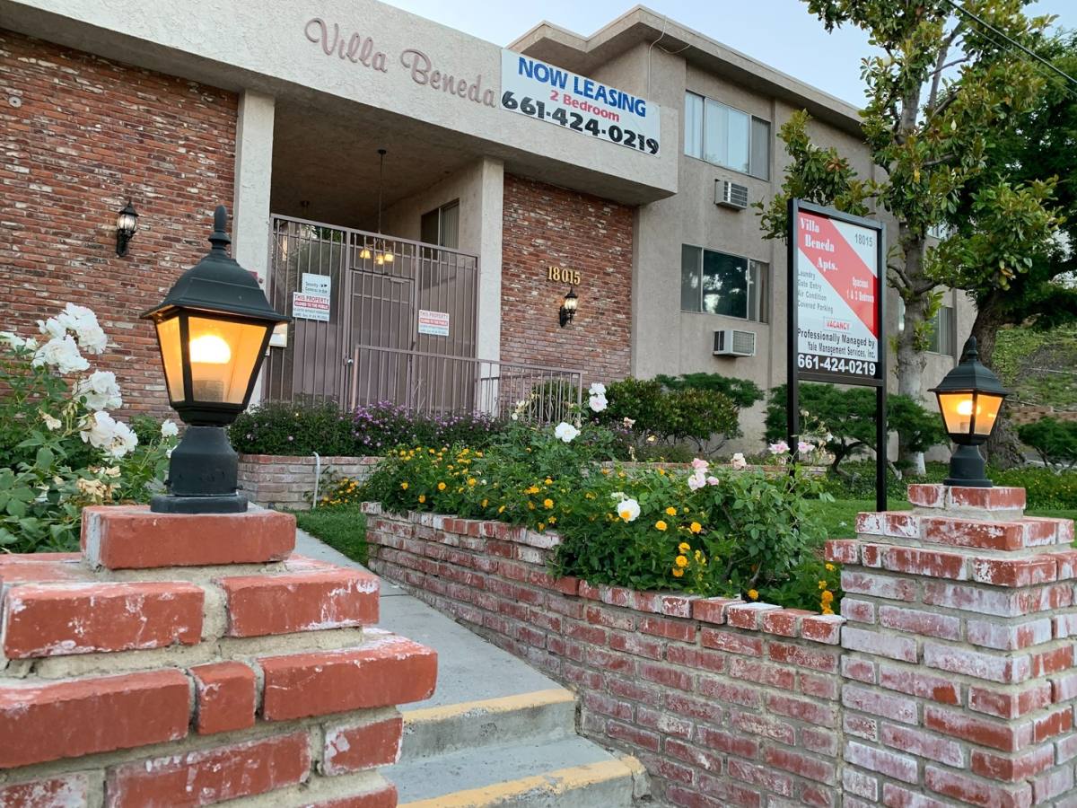 Apartment for rent at 18015 Beneda Lane, Canyon Country, CA 91351