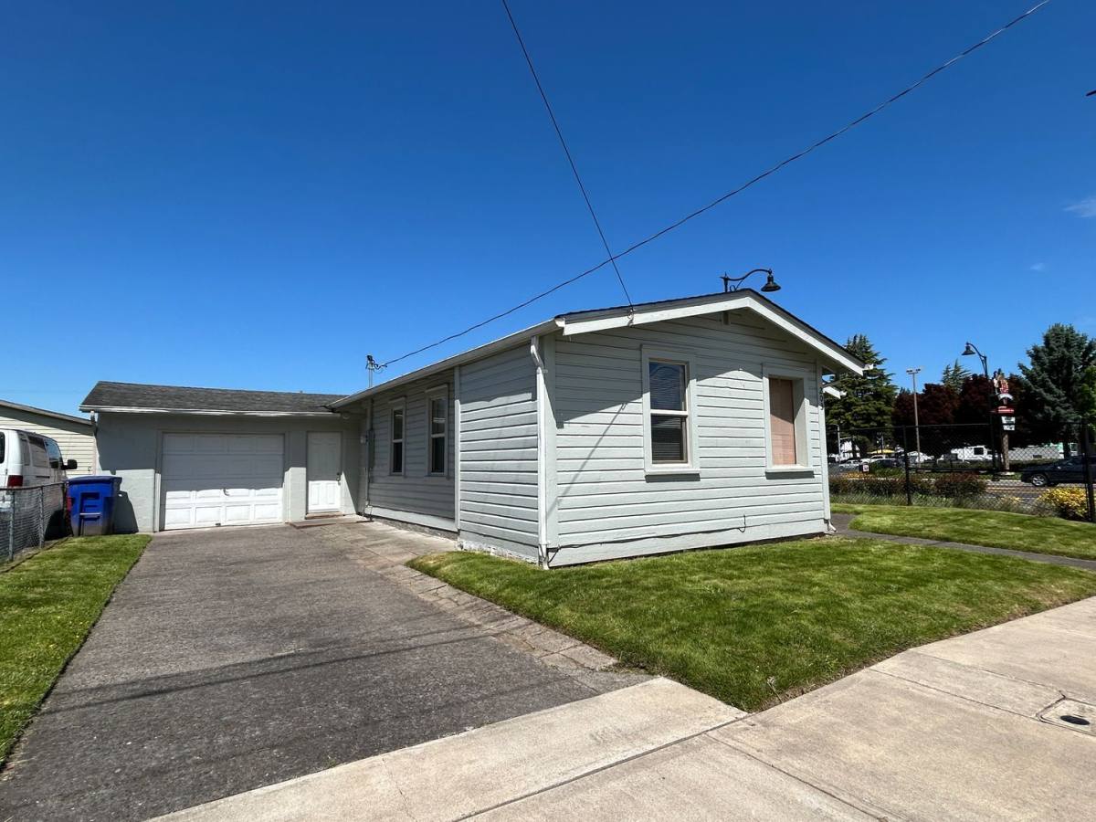 House for rent at 203 SW 6th Ave, Kelso, WA 98626