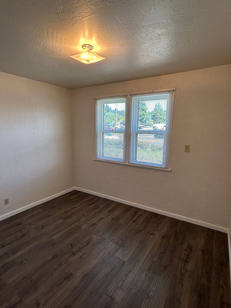 House for rent at 203 SW 6th Ave, Kelso, WA 98626