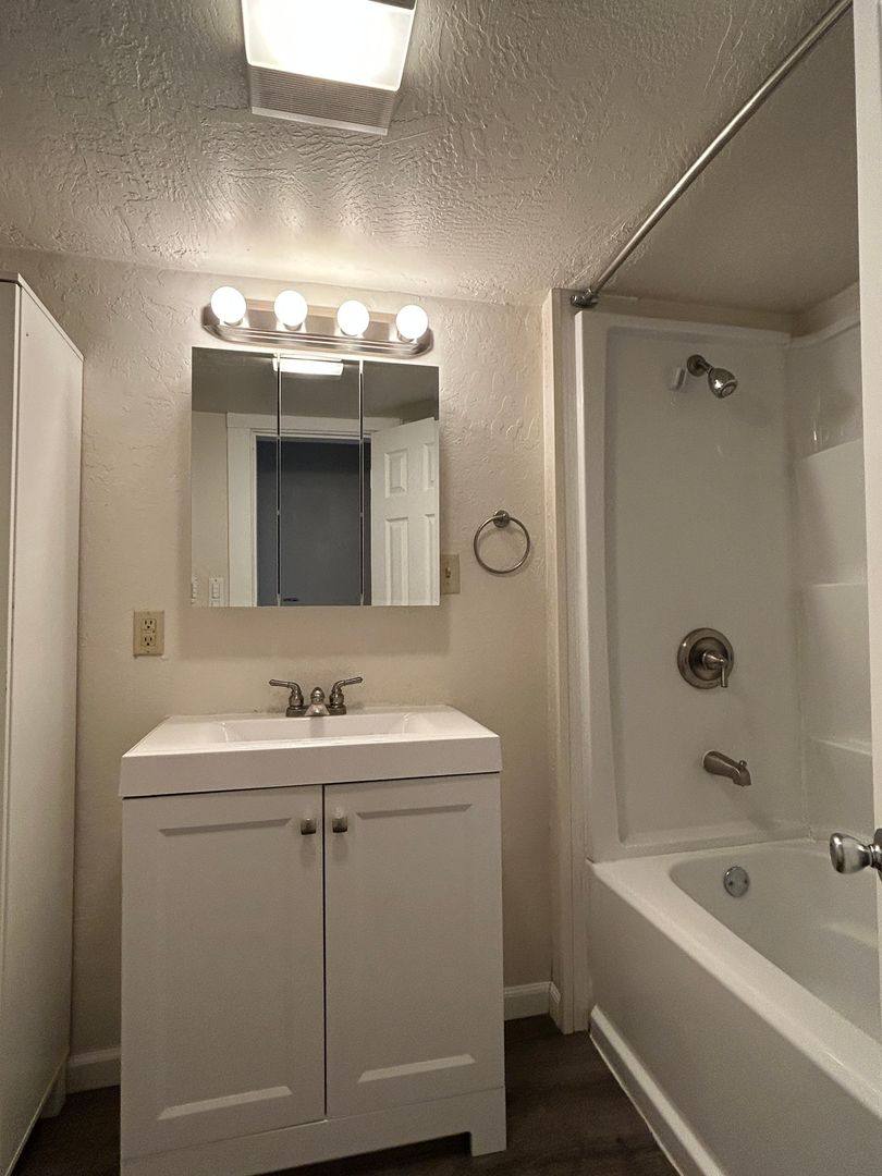 House for rent at 203 SW 6th Ave, Kelso, WA 98626