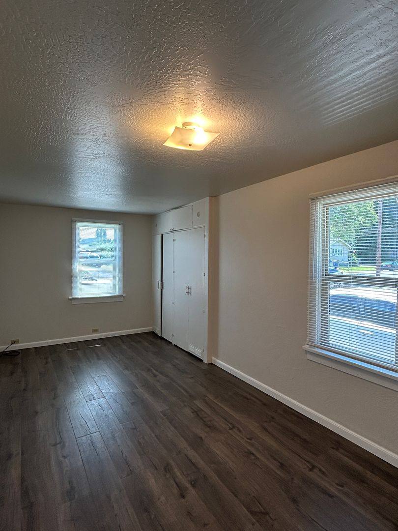 House for rent at 203 SW 6th Ave, Kelso, WA 98626
