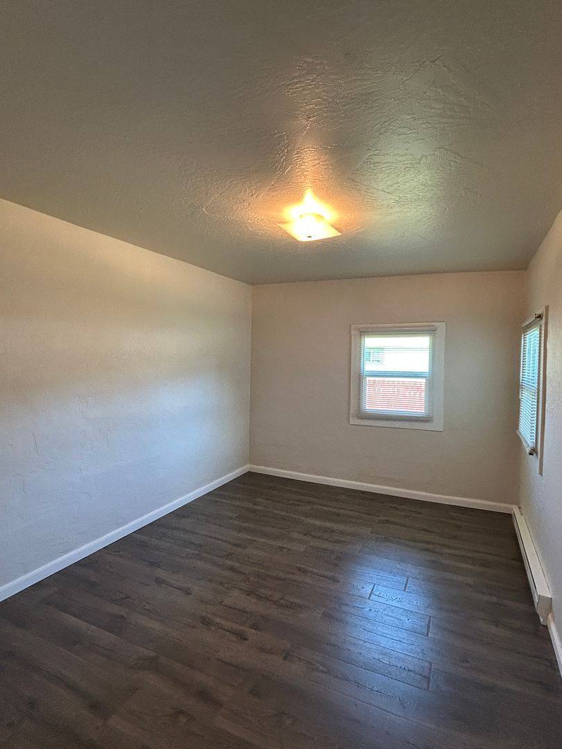 House for rent at 203 SW 6th Ave, Kelso, WA 98626