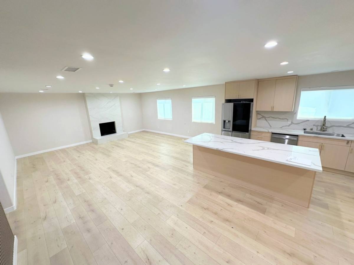 Apartment for rent at 6724 Hesperia Ave, Reseda, CA 91335