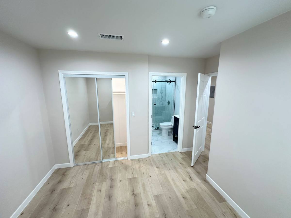 Apartment for rent at 6724 Hesperia Ave, Reseda, CA 91335