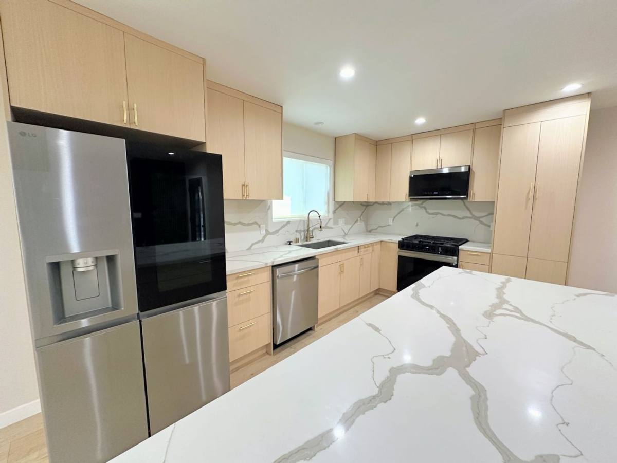 Apartment for rent at 6724 Hesperia Ave, Reseda, CA 91335