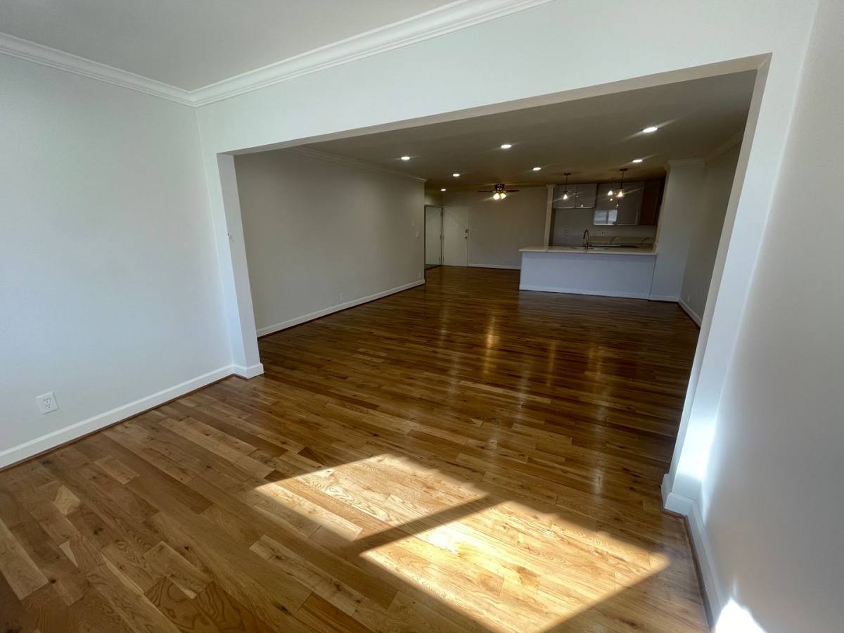 Apartment for rent at 833 S Bedford St, Los Angeles, CA 90035
