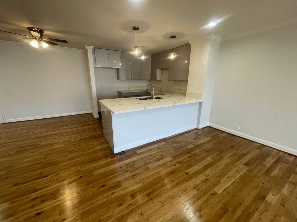 Apartment for rent at 833 S Bedford St, Los Angeles, CA 90035