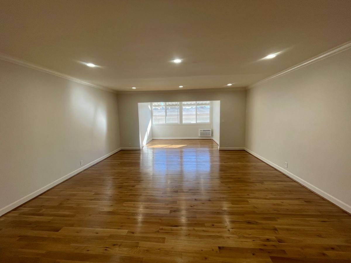 Apartment for rent at 833 S Bedford St, Los Angeles, CA 90035
