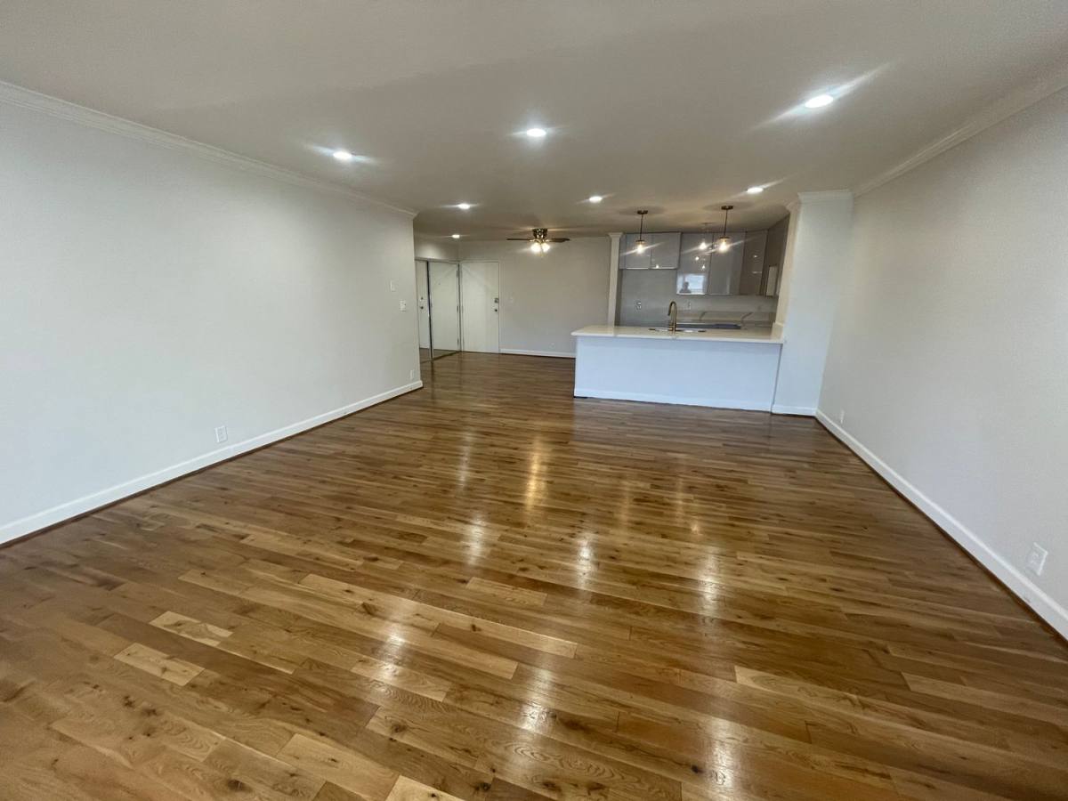 Apartment for rent at 833 S Bedford St, Los Angeles, CA 90035
