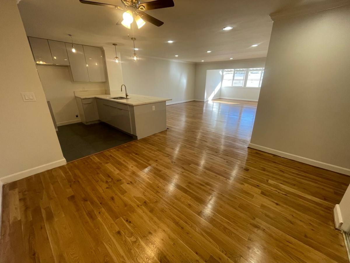 Apartment for rent at 833 S Bedford St, Los Angeles, CA 90035