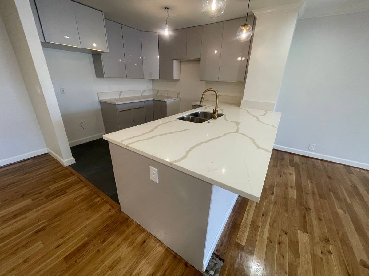Apartment for rent at 833 S Bedford St, Los Angeles, CA 90035