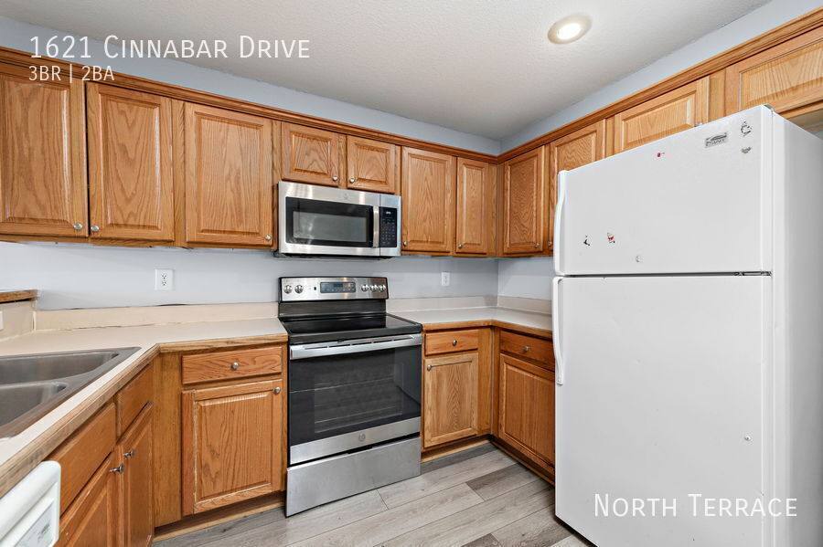 Townhouse for rent at 1621 Cinnabar Dr, Raymore, MO 64083