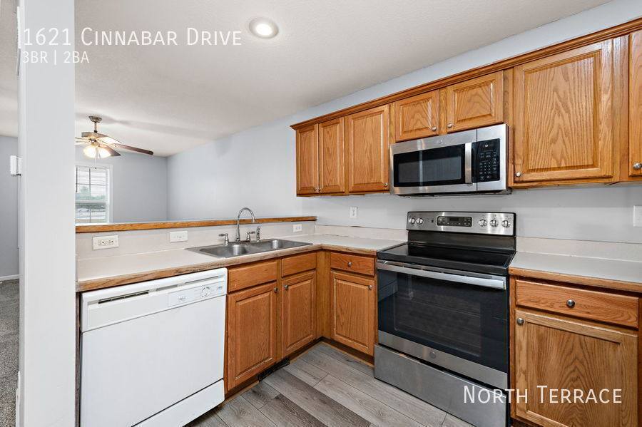 Townhouse for rent at 1621 Cinnabar Dr, Raymore, MO 64083