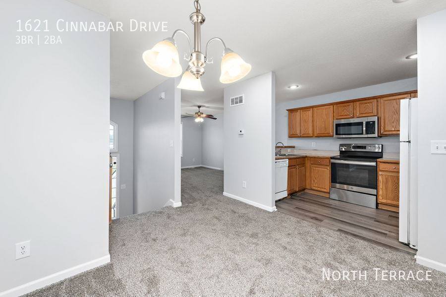 Townhouse for rent at 1621 Cinnabar Dr, Raymore, MO 64083