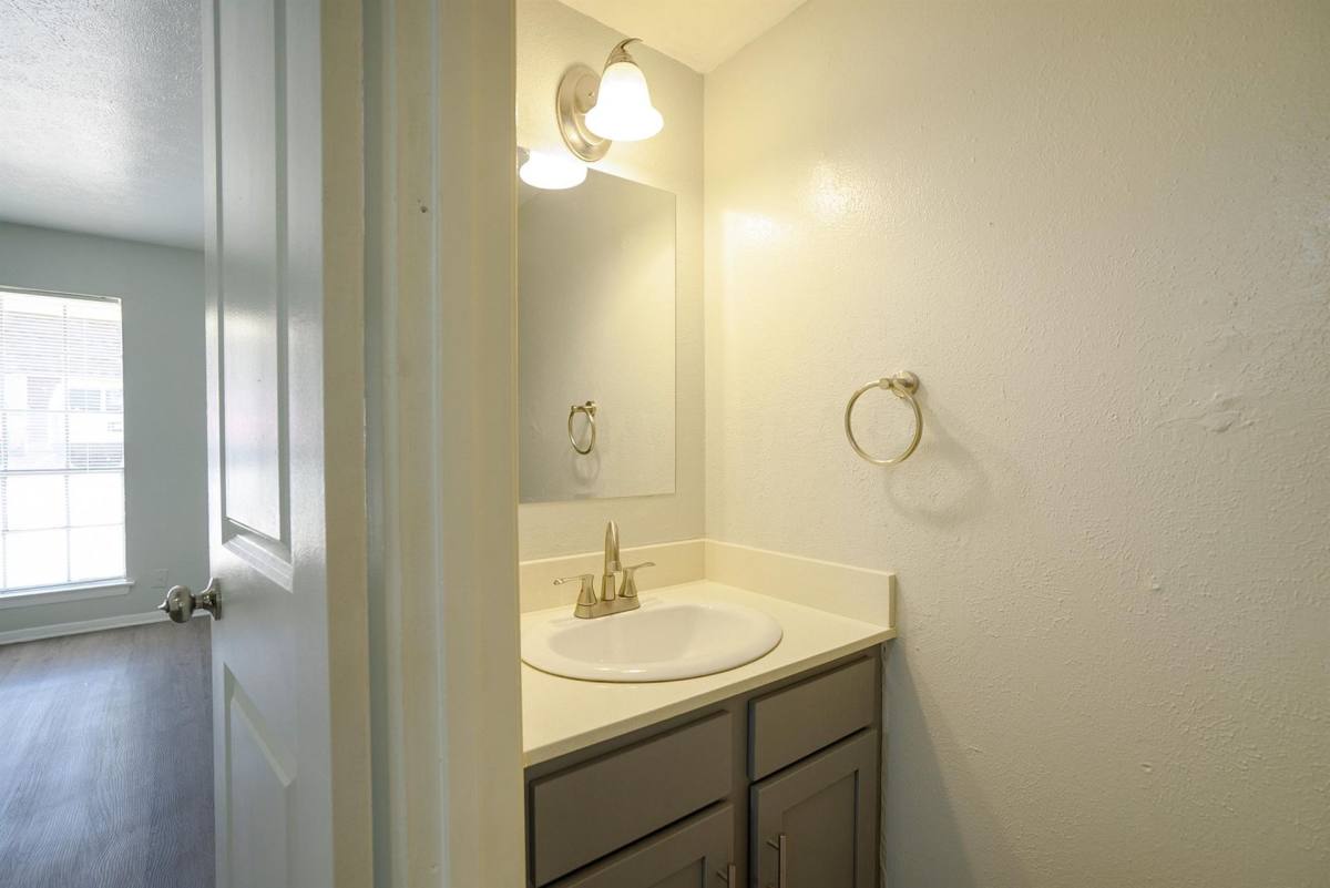 Townhouse for rent at 313-319 Rose St, Arlington, TX 76010