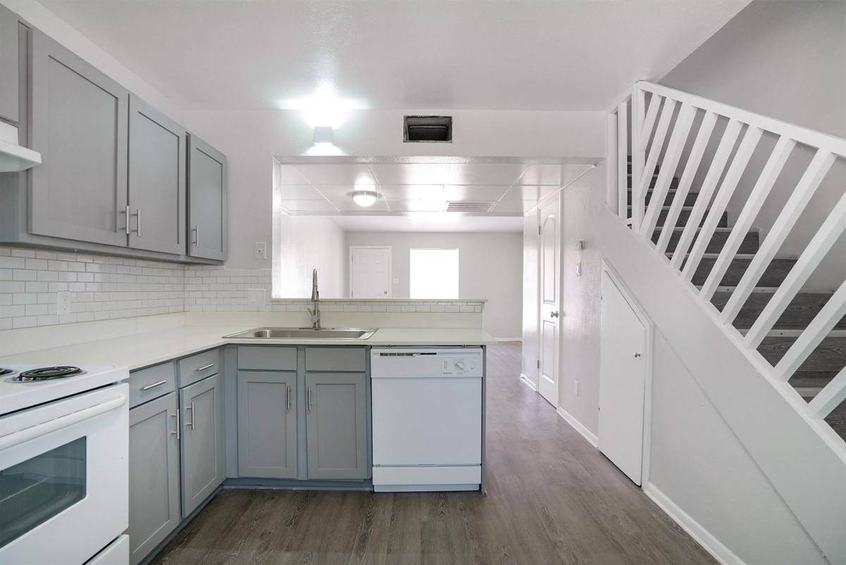 Townhouse for rent at 313-319 Rose St, Arlington, TX 76010