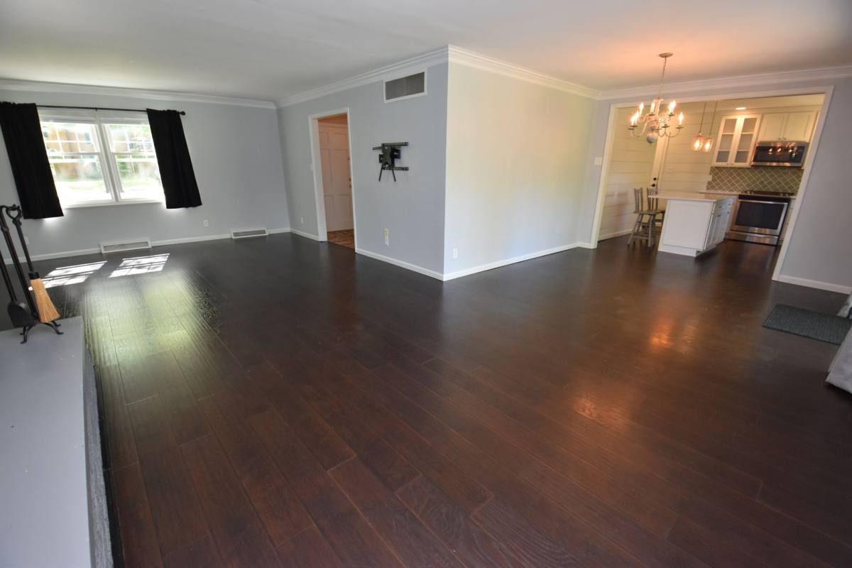House for rent at 54579 Whispering Oak Dr, Mishawaka, IN 46545