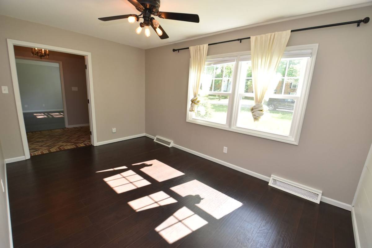 House for rent at 54579 Whispering Oak Dr, Mishawaka, IN 46545