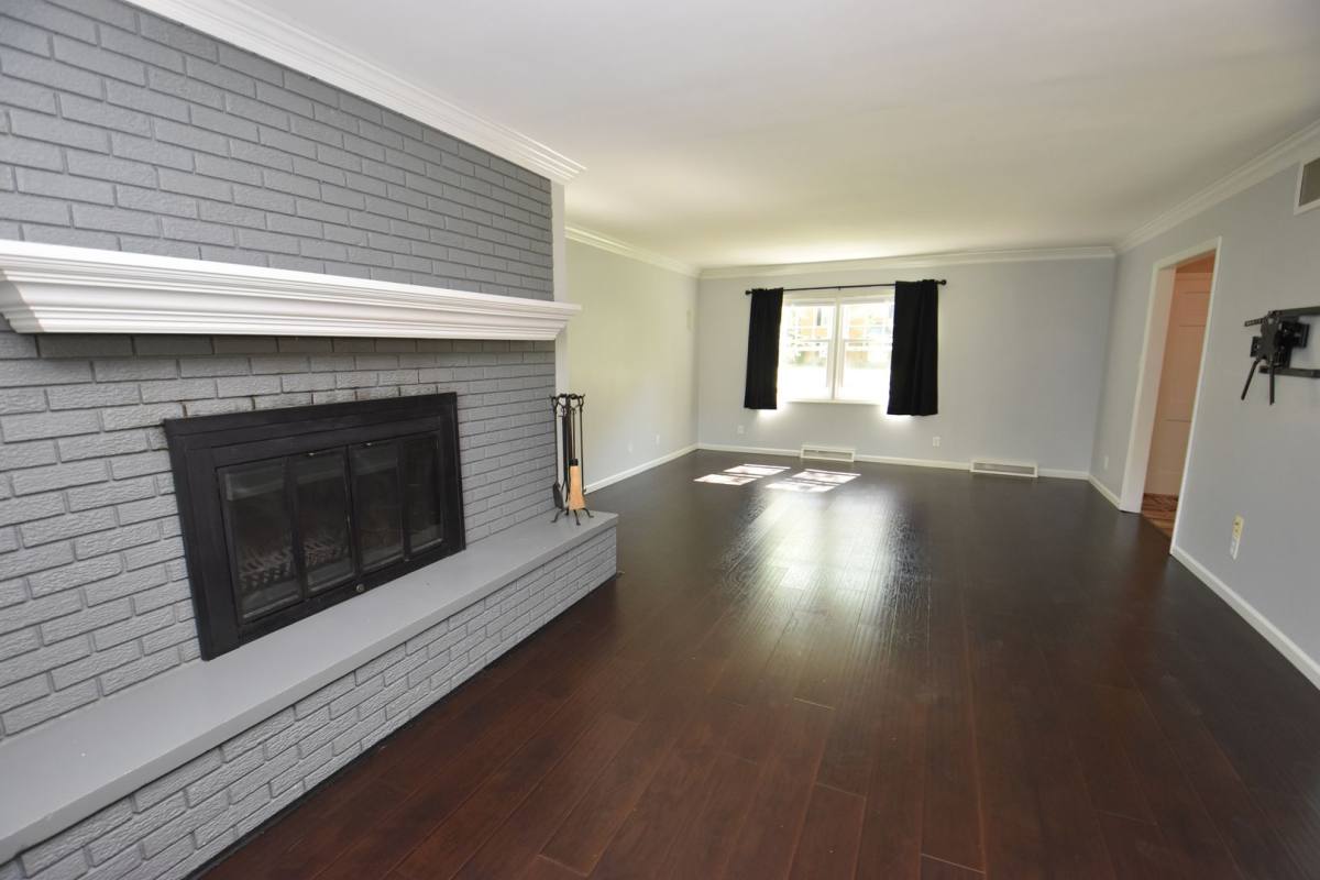 House for rent at 54579 Whispering Oak Dr, Mishawaka, IN 46545