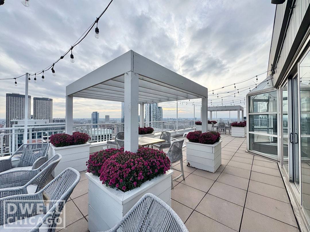 Apartment for rent at 180 N Jefferson St, Chicago, IL 60661