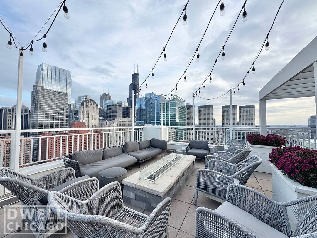 Apartment for rent at 180 N Jefferson St, Chicago, IL 60661