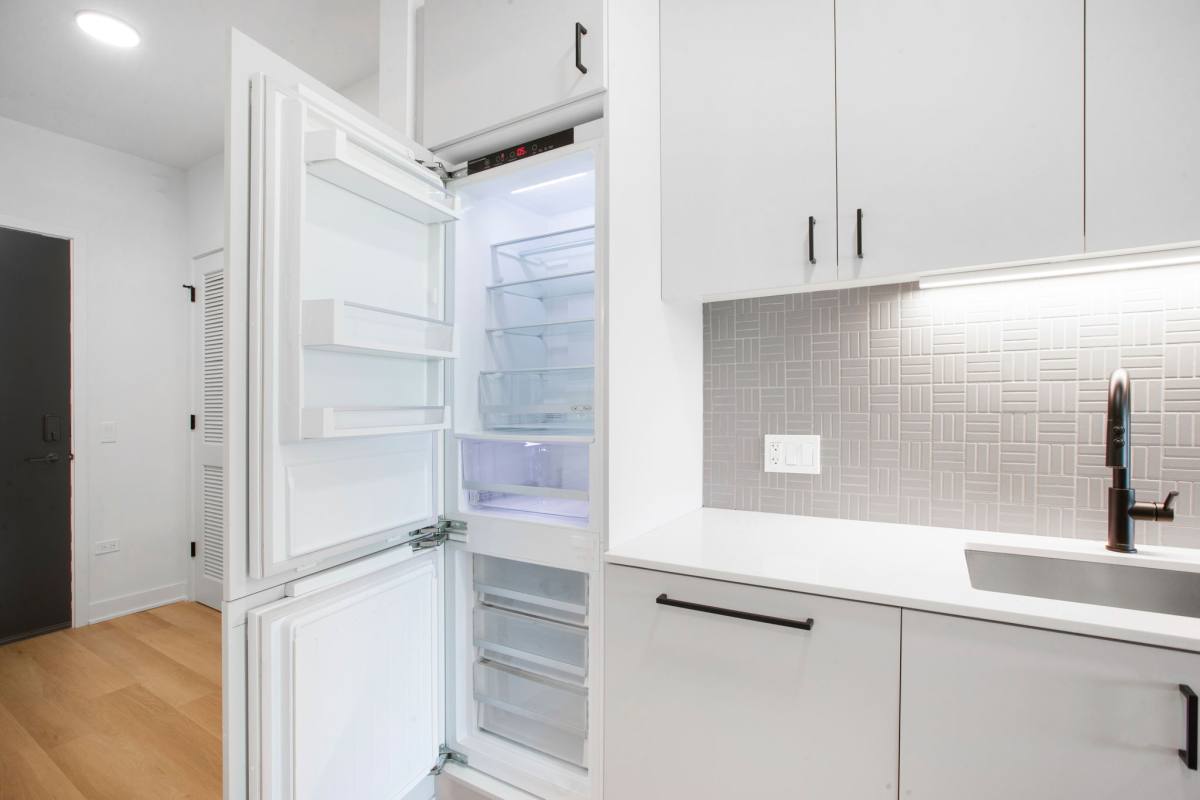 Apartment for rent at 1100 W Grand Ave, Chicago, IL 60642