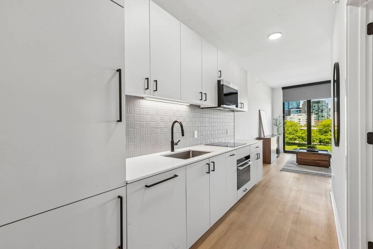 Apartment for rent at 1100 W Grand Ave, Chicago, IL 60642
