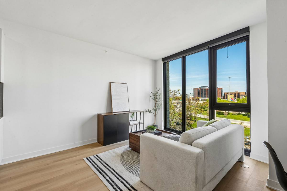 Apartment for rent at 1100 W Grand Ave, Chicago, IL 60642