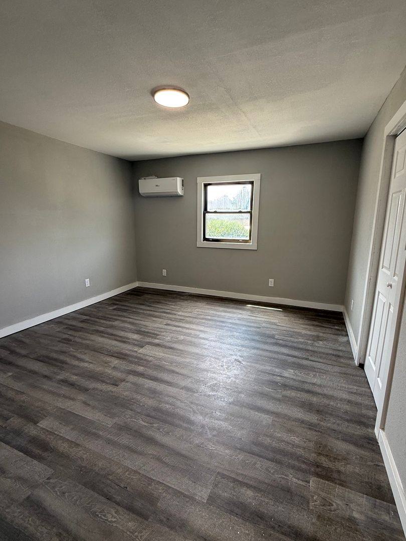 Apartment for rent at 806 Broad St, New Castle, IN 47362