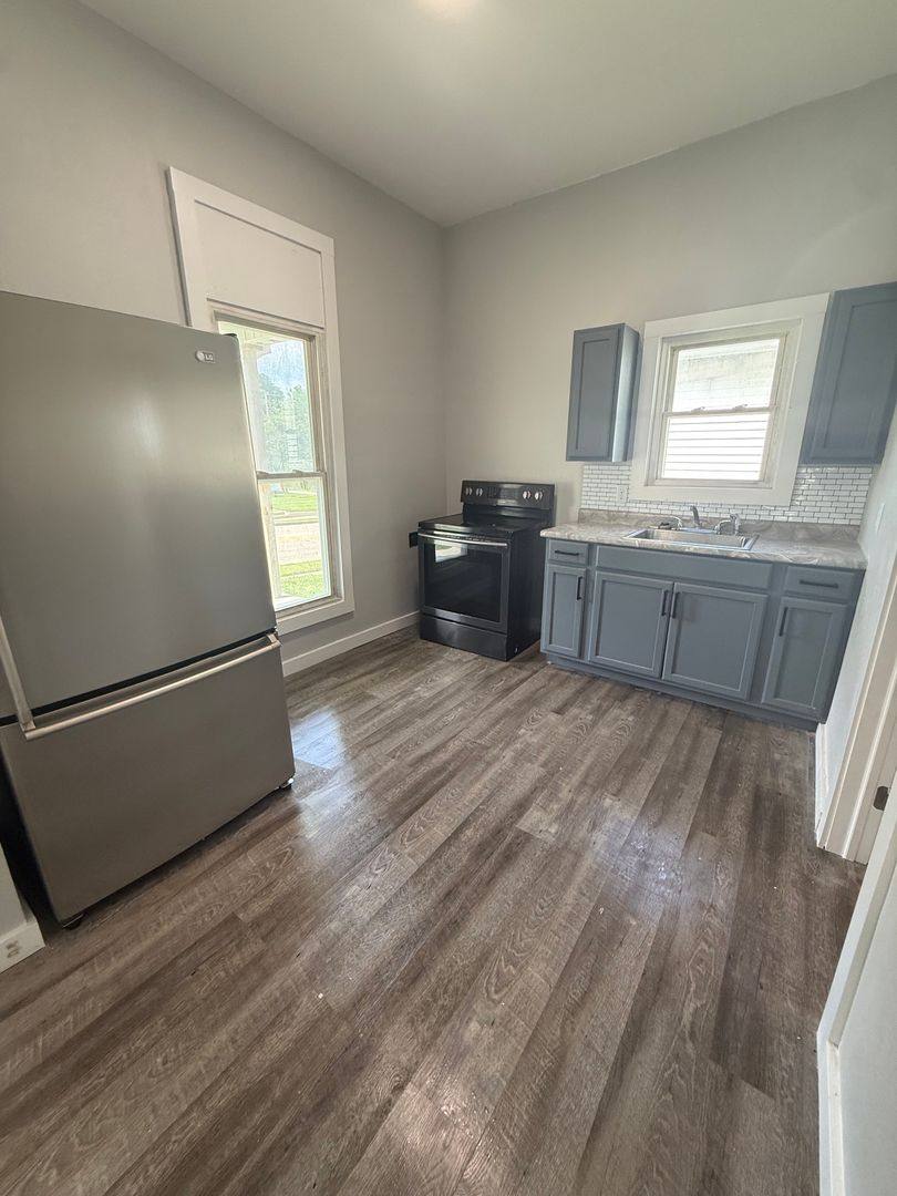 Apartment for rent at 806 Broad St, New Castle, IN 47362