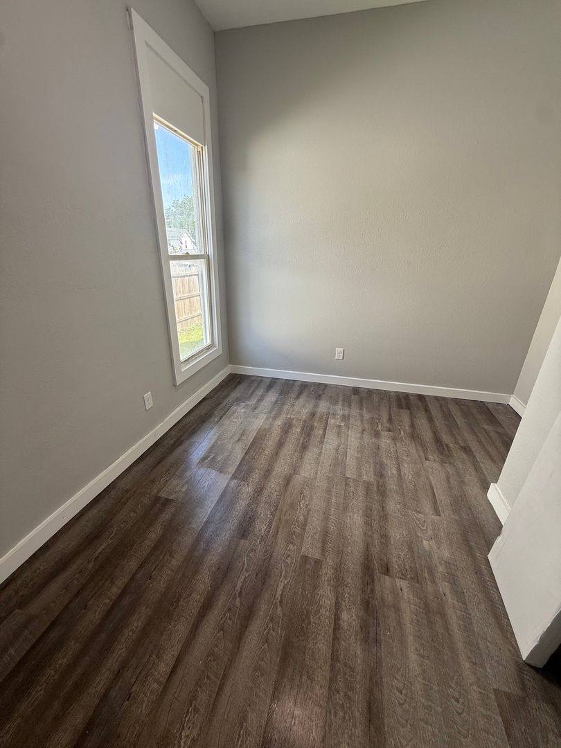 Apartment for rent at 806 Broad St, New Castle, IN 47362