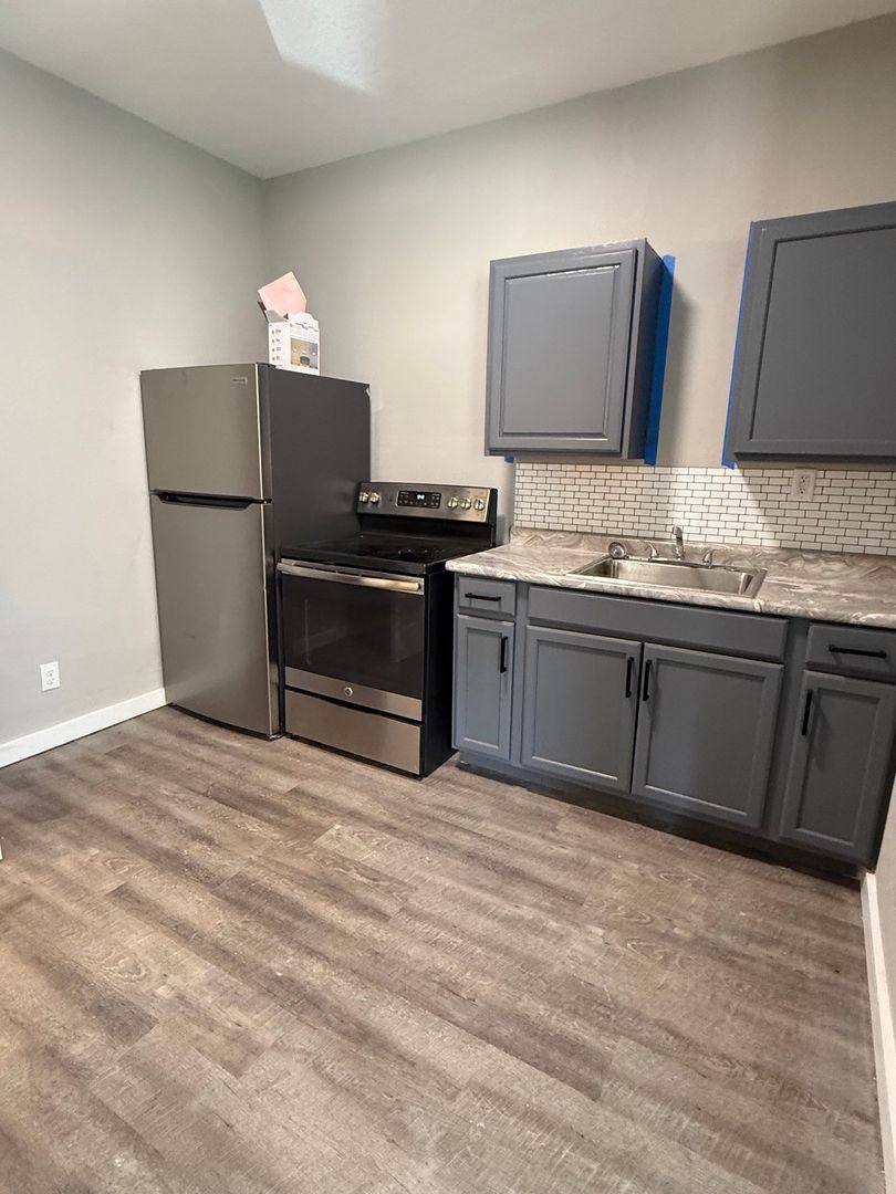 Apartment for rent at 806 Broad St, New Castle, IN 47362