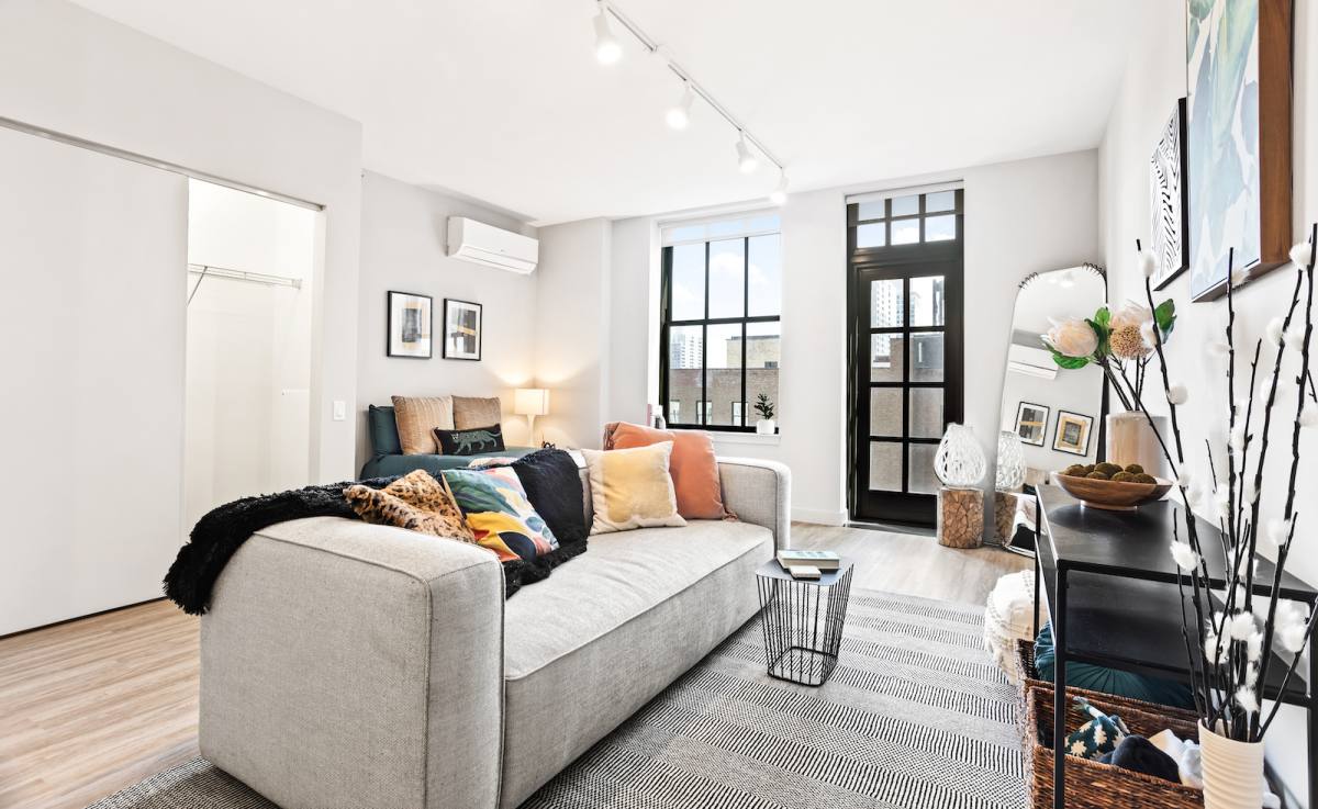 Apartment for rent at 331 S Wells St, Chicago, IL 60606