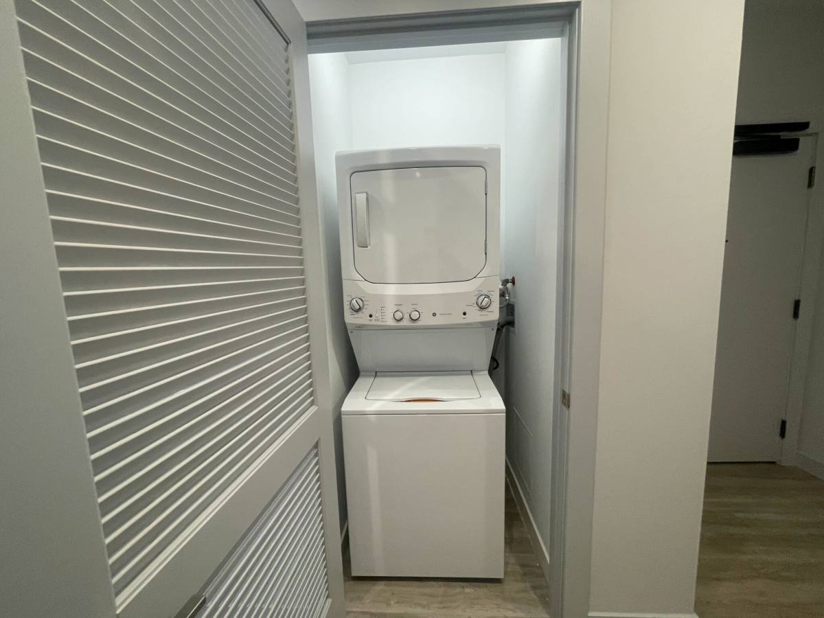 Apartment for rent at 330 S Wells St, Chicago, IL 60606