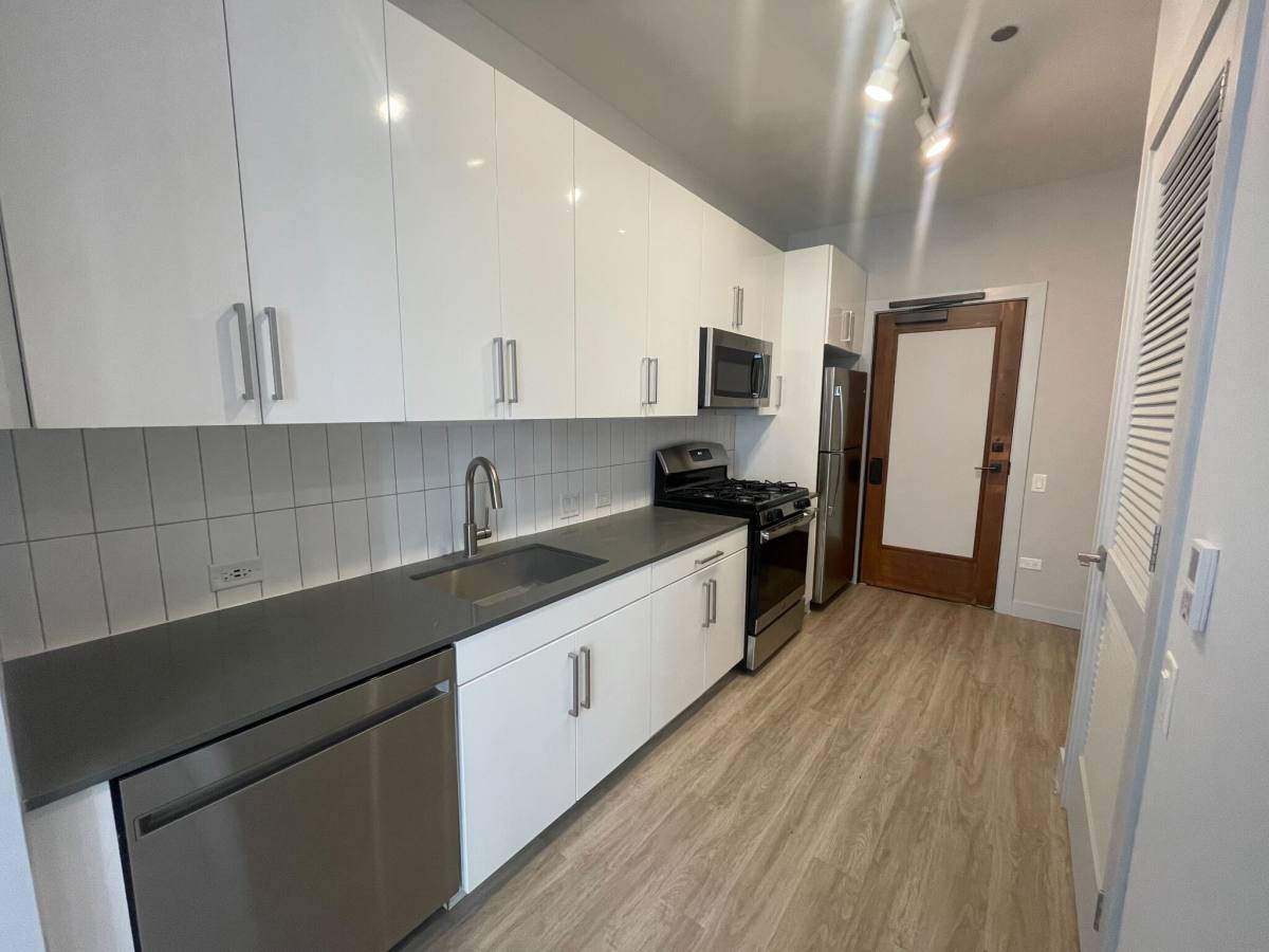 Apartment for rent at 330 S Wells St, Chicago, IL 60606