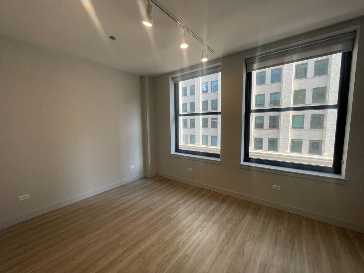 Apartment for rent at 330 S Wells St, Chicago, IL 60606