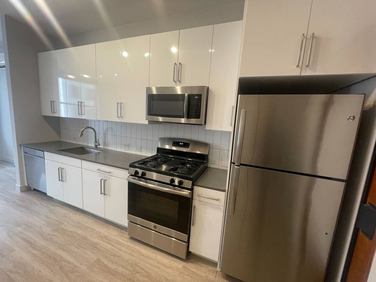 Apartment for rent at 330 S Wells St, Chicago, IL 60606